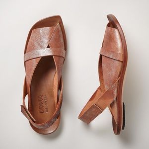 Cydwoq Hill sandals